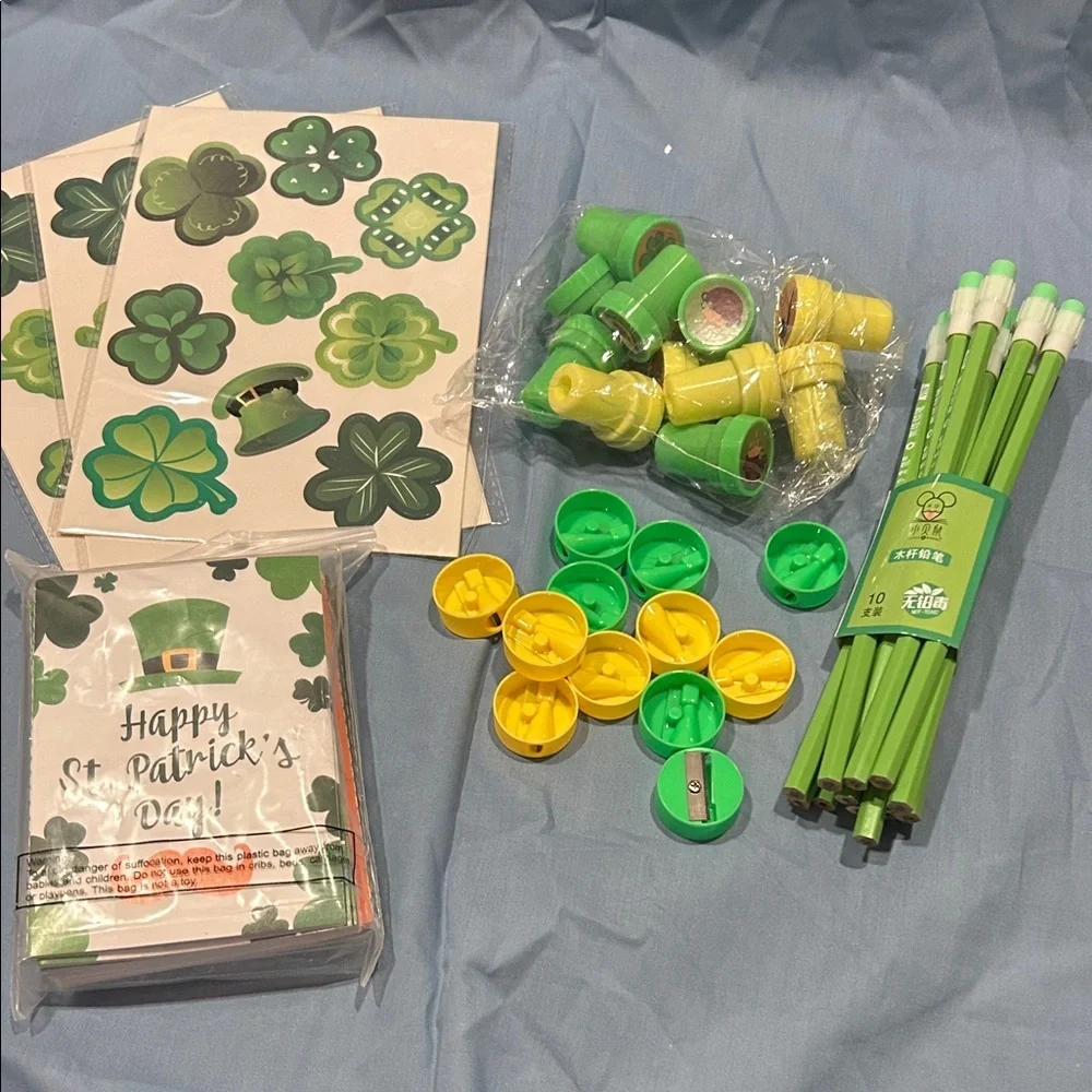 St. Patrick's Day Party Supplies Set - Green and Yellow